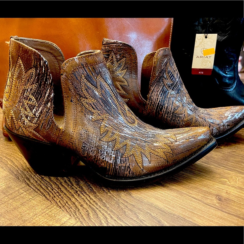 Ariat Women’s booties. Size 7.5